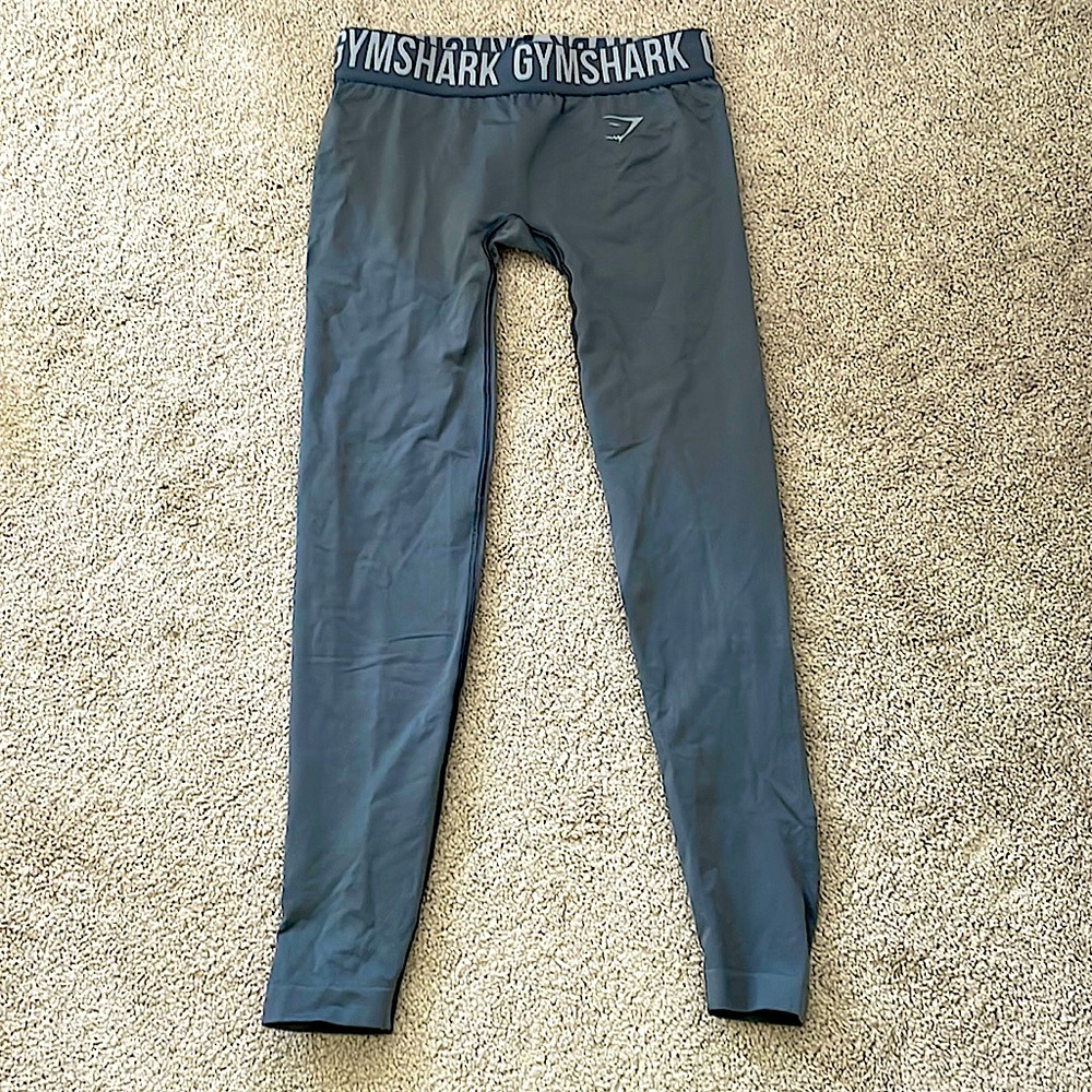 Gym shark leggings